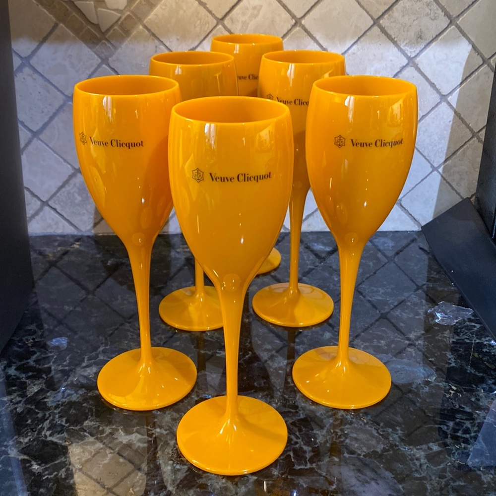6 Veuve Clicquot champagne glasses